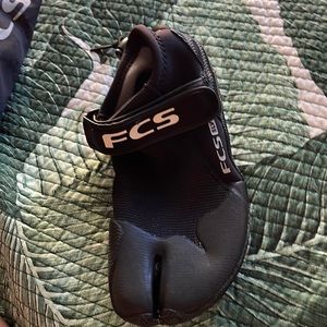 Fcs slv reef booties used once
